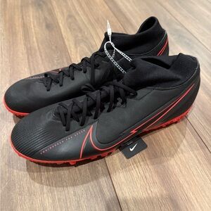 Nike Men's Black and Red Athletic Shoes
